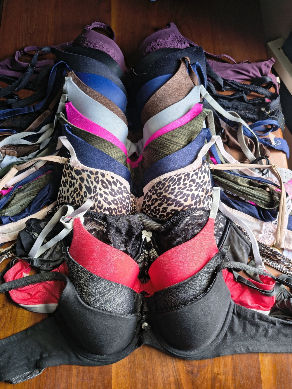 Victoria's Secret 32B Women’s Bras and Lace Bustier bundle - Picture 2 of 15